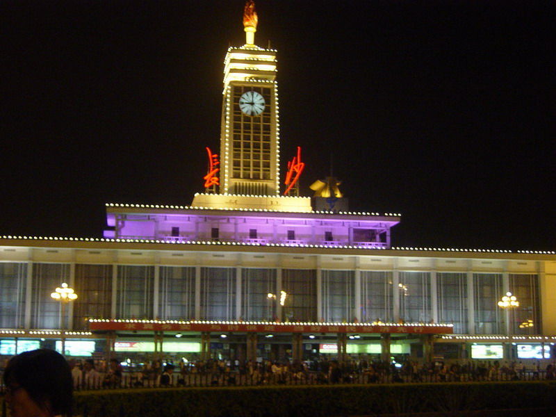 �L(zh��ng)ɳ��܇վ